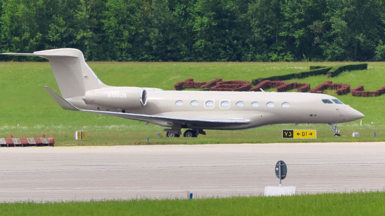 07 May 2024, Hamburg: Kim Kardashian&#39;s private jet with the registration N1980K arrives at Hamburg Airport. The American reality TV star landed in a private jet at Hamburg Airport&#39;s business aviation terminal on Tuesday afternoon. The influencer and entrepreneur flew from the USA to the Hanseatic city for a lightning visit to the OMR digital and marketing trade fair. Photo by: Bodo Marks/picture-alliance/dpa/AP Images