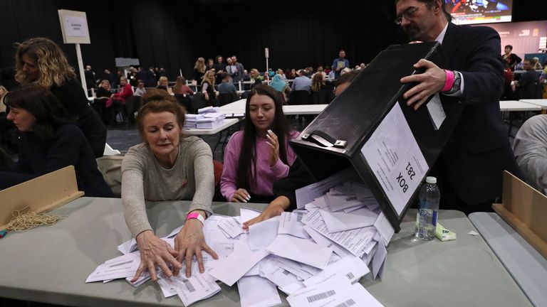 UK elections: How are votes counted?