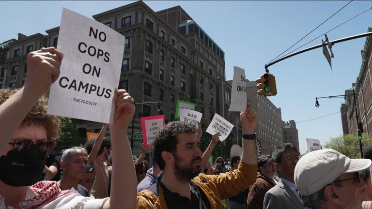 Police arrest up to 300 people at Columbia University 