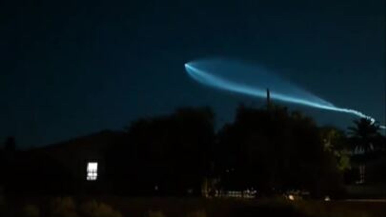 Elon Musks' SpaceX Falcon 9 rocket lights up sky over Arizona after