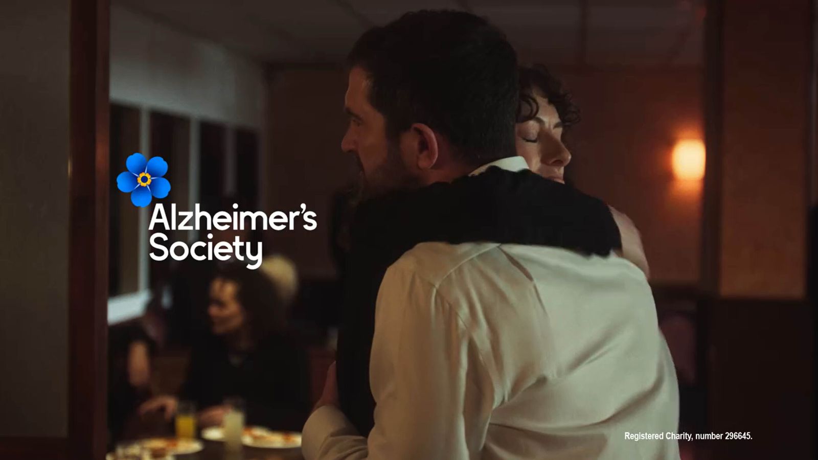 Рекламата на обществото на Алцхаймер за майка, която умира „отново и отново“, е изчистена, въпреки че е обвинена в причиняване на „неоправдано страдание“