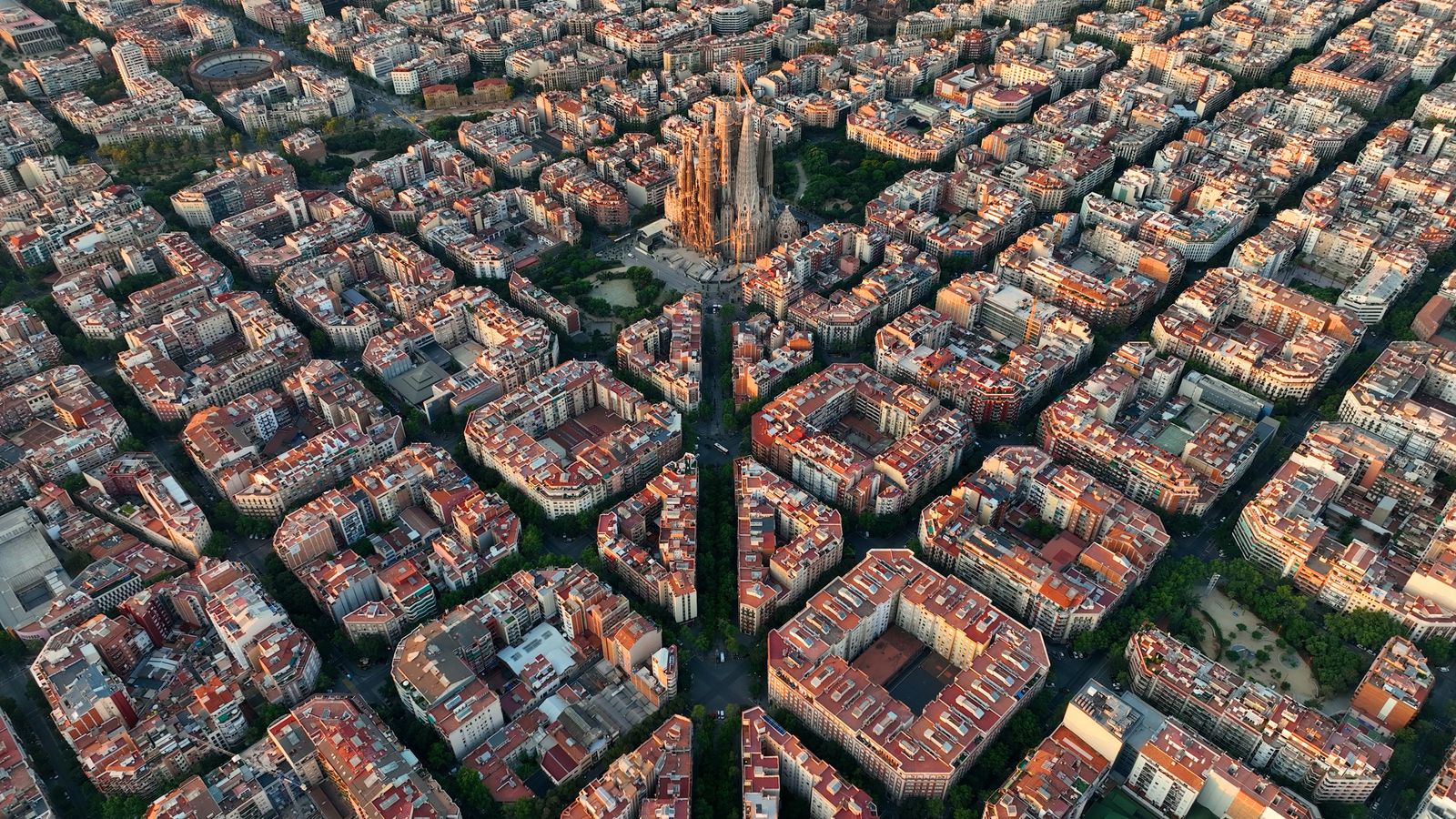 Barcelona's mayor vows to abolish short-term holiday lets by 2028