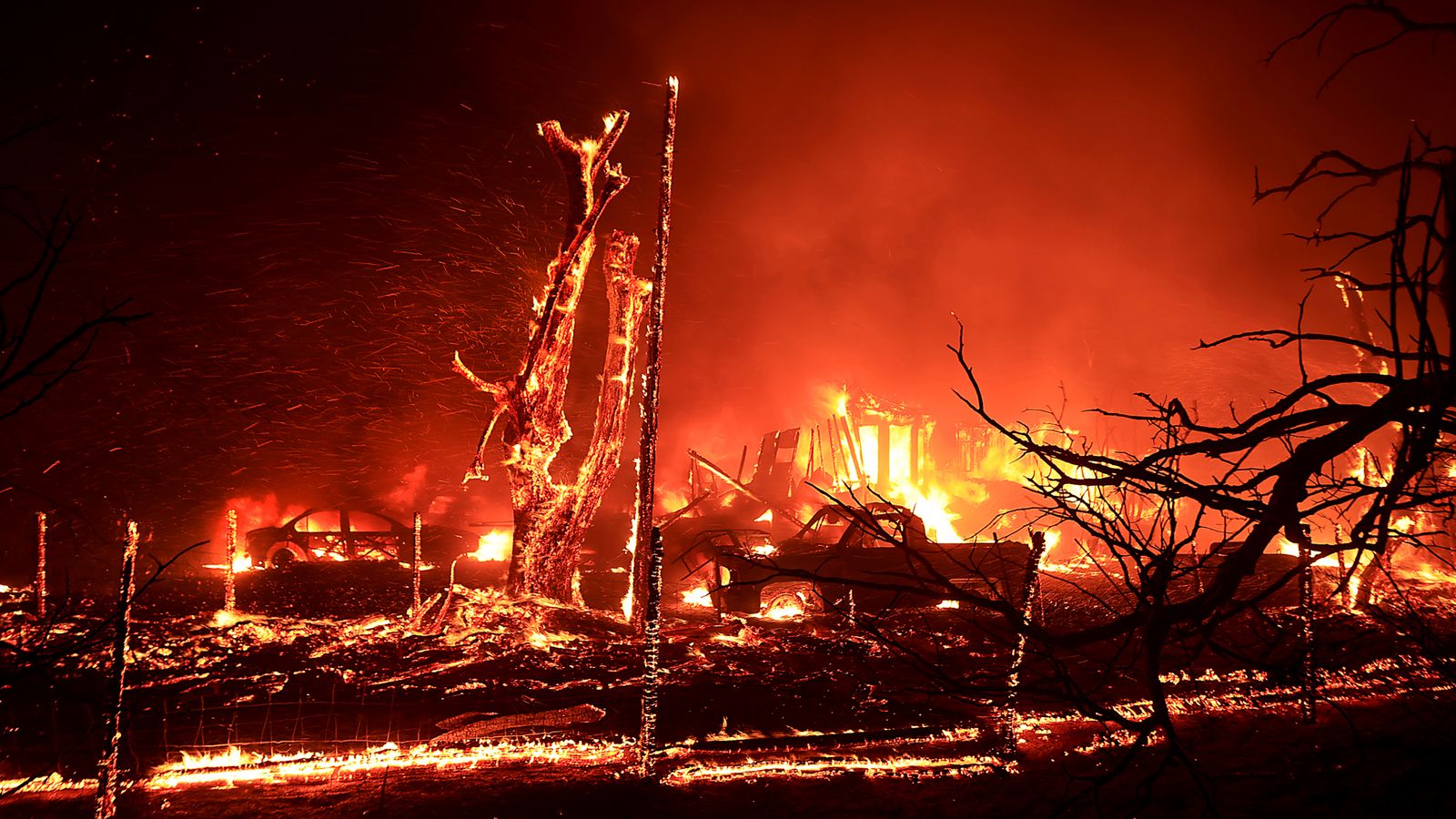 California wildfire: Thousands of residents evacuate after blaze breaks out near city of Tracy - Vimarsana News