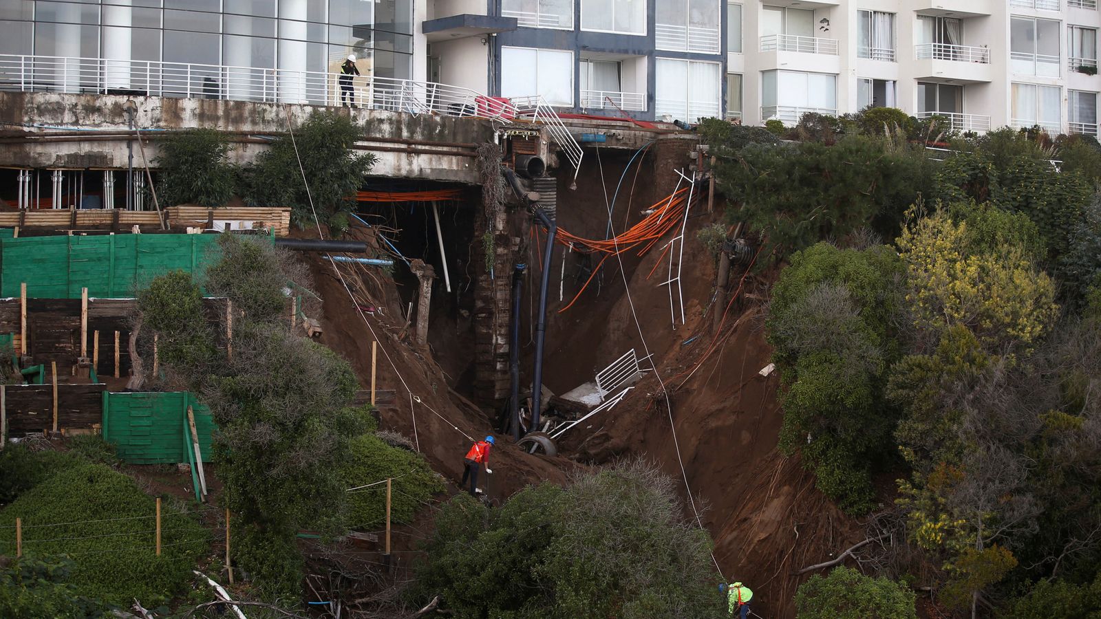 Chilean residents live in fear as homes stand precariously above sinkhole