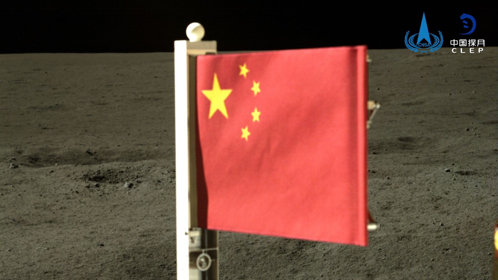 Китайският космически кораб Chang`e-6 пръв събра проби от далечната страна на Луната