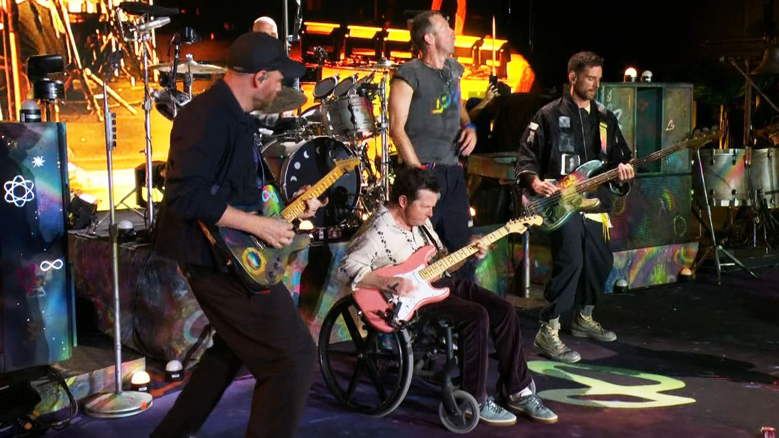 Glastonbury : Coldplay rejoint par Michael J Fox sur scène pour un cinquième set historique |  Actualités Ents & Arts
