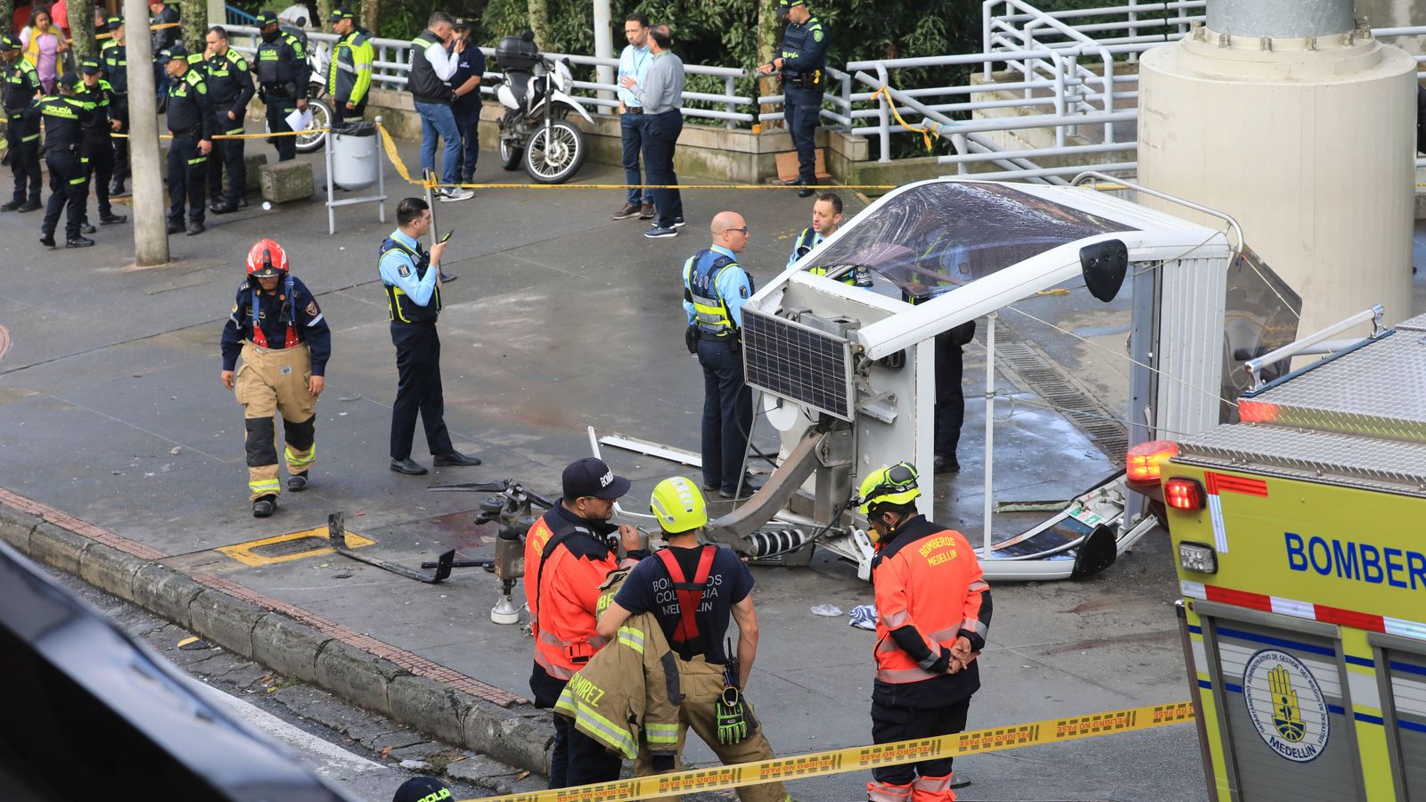 Colombia: At least one dead and 20 injured after cable car collapses
