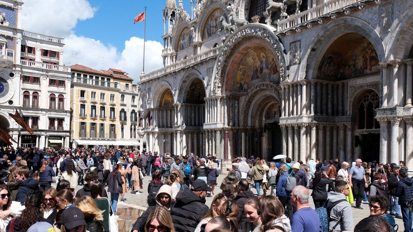 Venice Bans Loudspeakers And Limits Tour Groups In Latest Mass Tourism