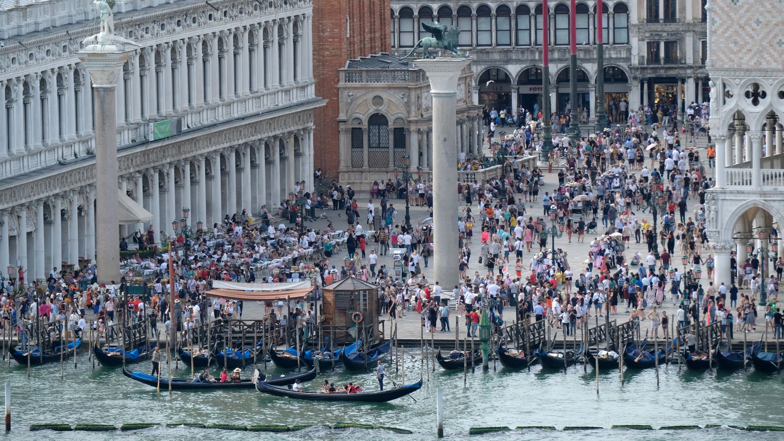 Венеция намекает на планы удвоить туристический налог после того, как летний опыт достигнет 2 миллионов фунтов стерлингов |  Новости мира
