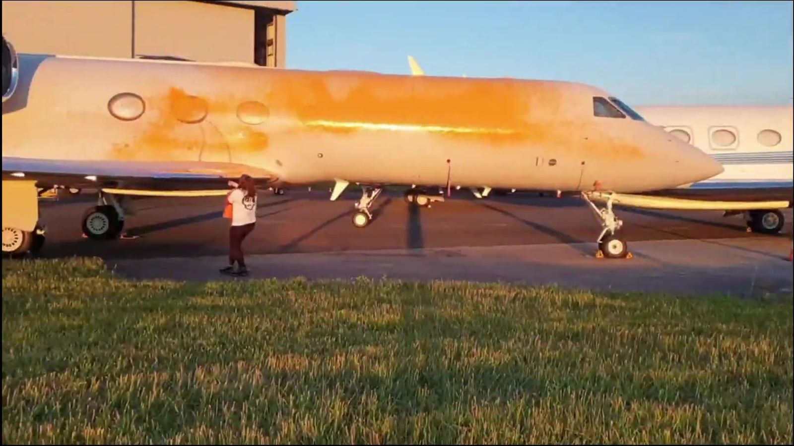Jet Stop Babak Belurs: Private airfield 'where Taylor Swift's jet landed ...