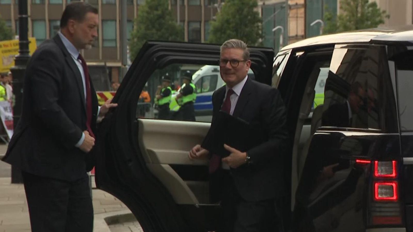 Sir Keir Starmer Heckled As He Arrives At Sky’s Leaders' Event ...