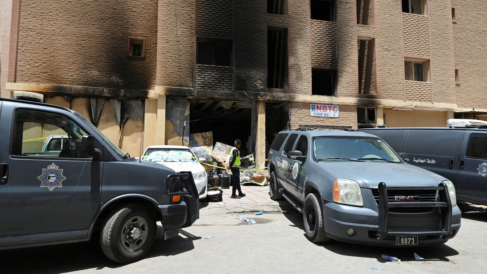 Кувейт: Най-малко 41 работници загинаха при пожар в сграда, докато вицепремиерът нарежда арест на собственика на имота