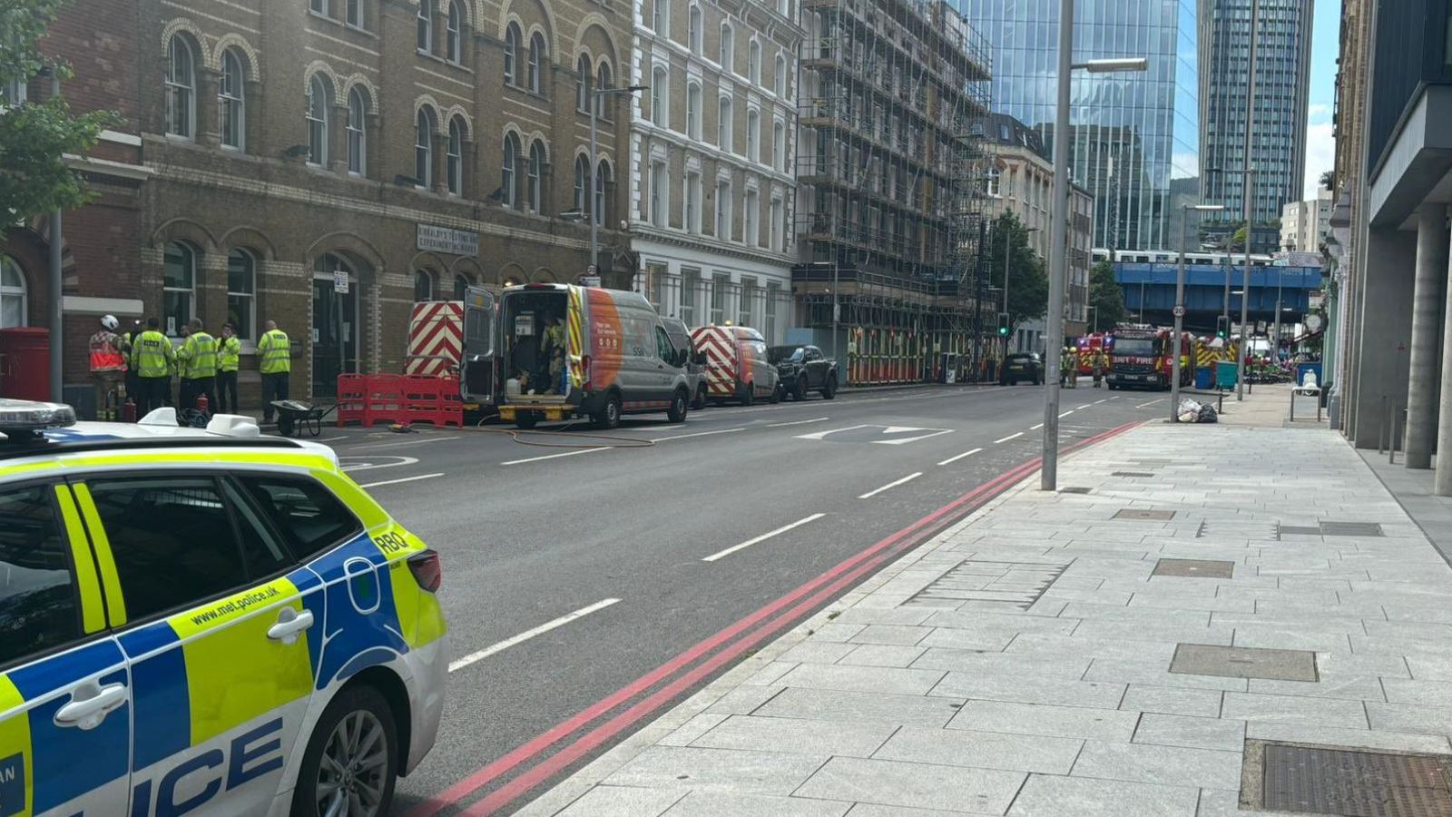 Хиляди бяха евакуирани от сгради в Лондон след изтичане на газ