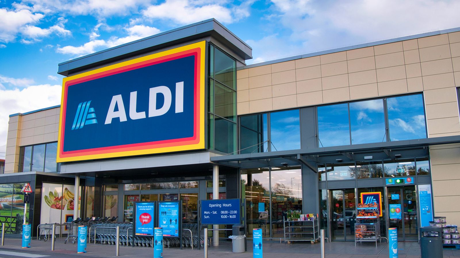 Money blog: Aldi tactic 'forces Tesco to pull products from sales ...
