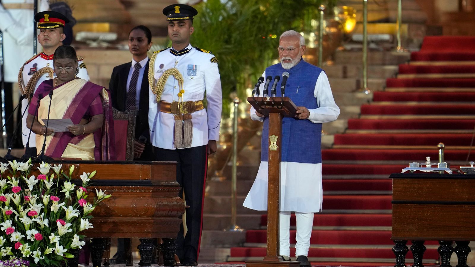 Дори когато индийският Нарендра Моди полага клетва като премиер за трети път, той е омаломощен