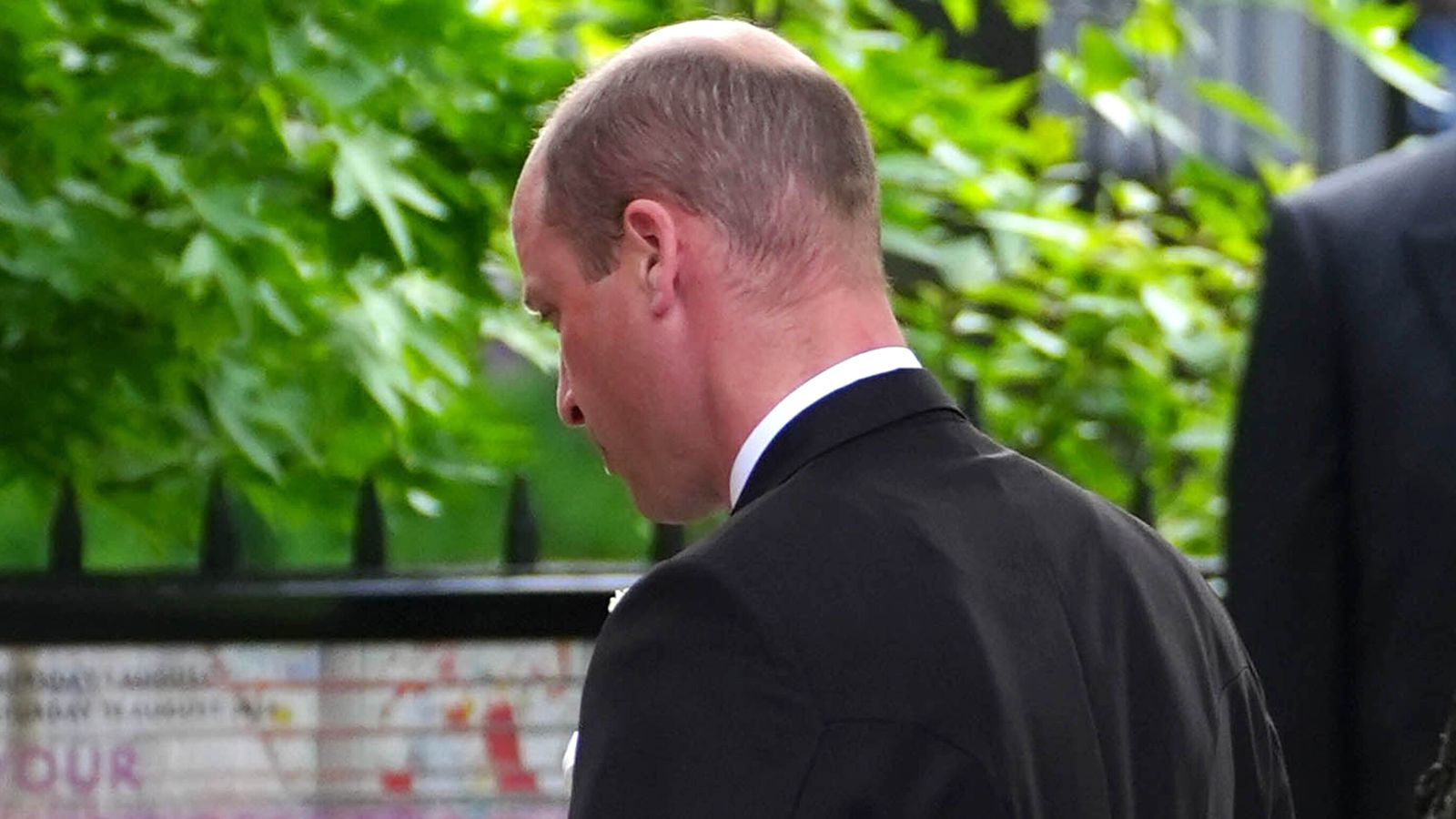 Принц Уилям пристига на сватбата на близкия приятел на херцога на Уестминстър 