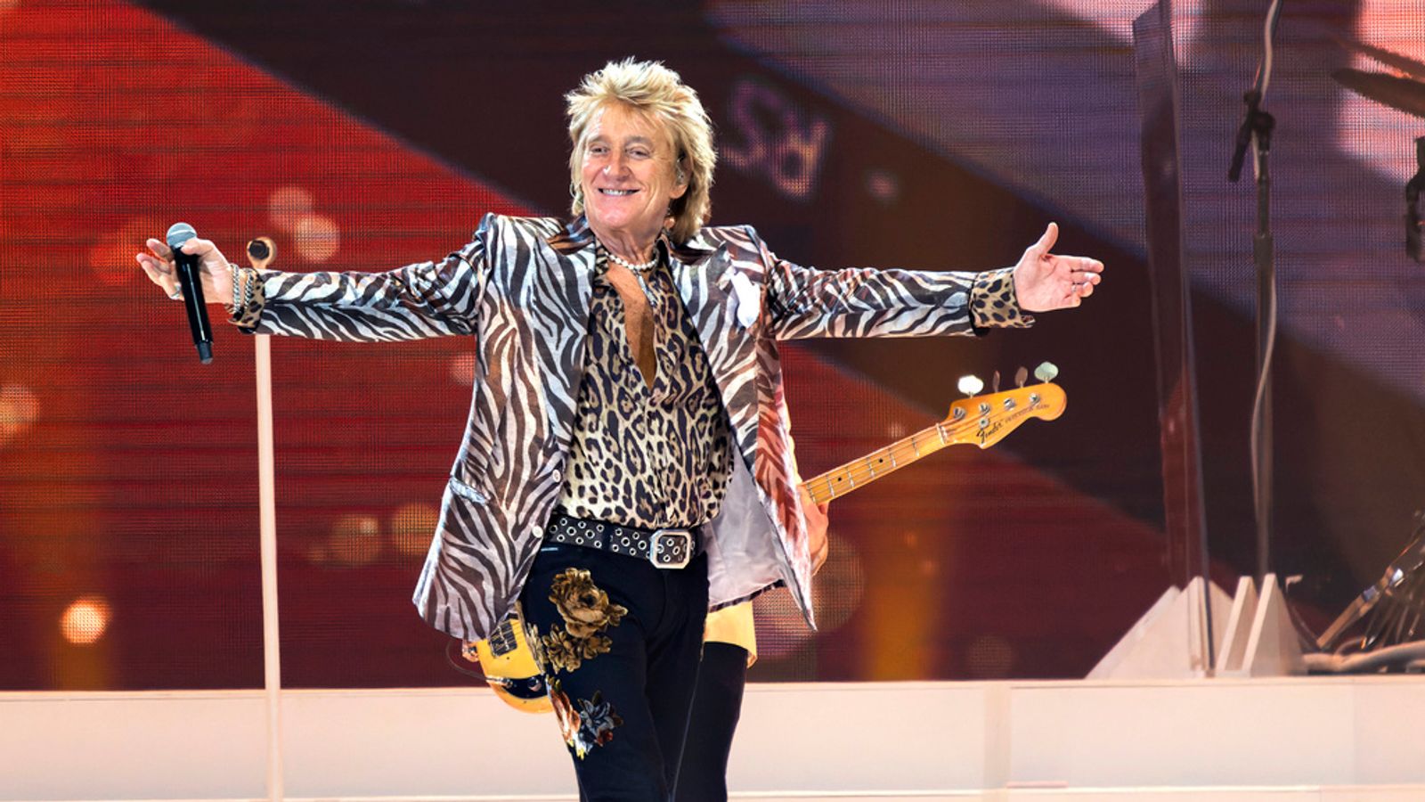 Sir Rod Stewart defends support for Ukraine after being 'booed' by German crowd