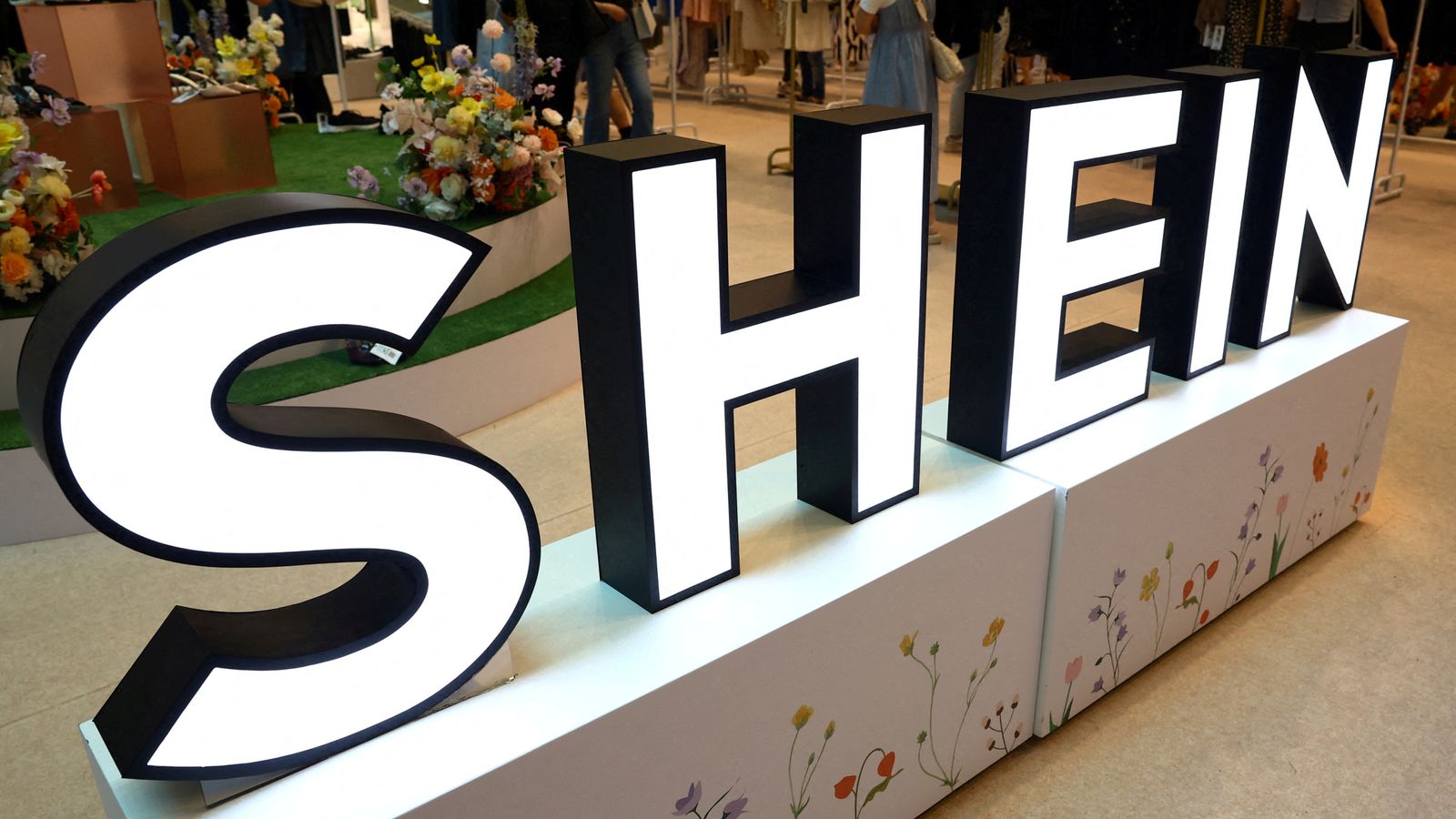 Онлайн модният гигант Shein ще подаде проспект за 50 милиарда паунда в Лондон
