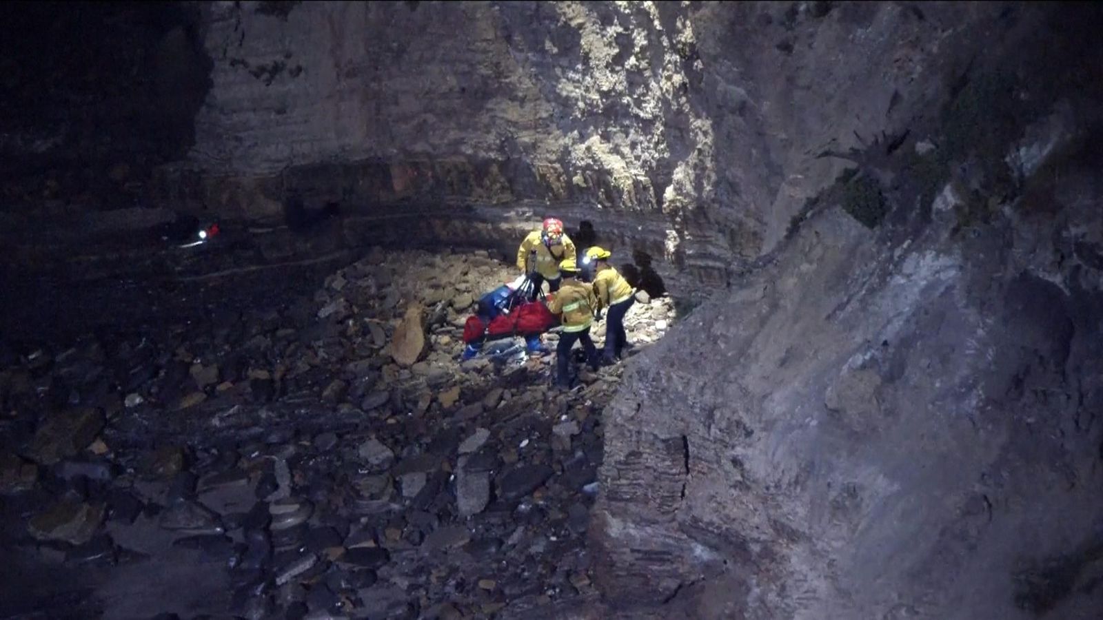 US: A 21-year-old man has been airlifted to safety after he fell 30ft ...