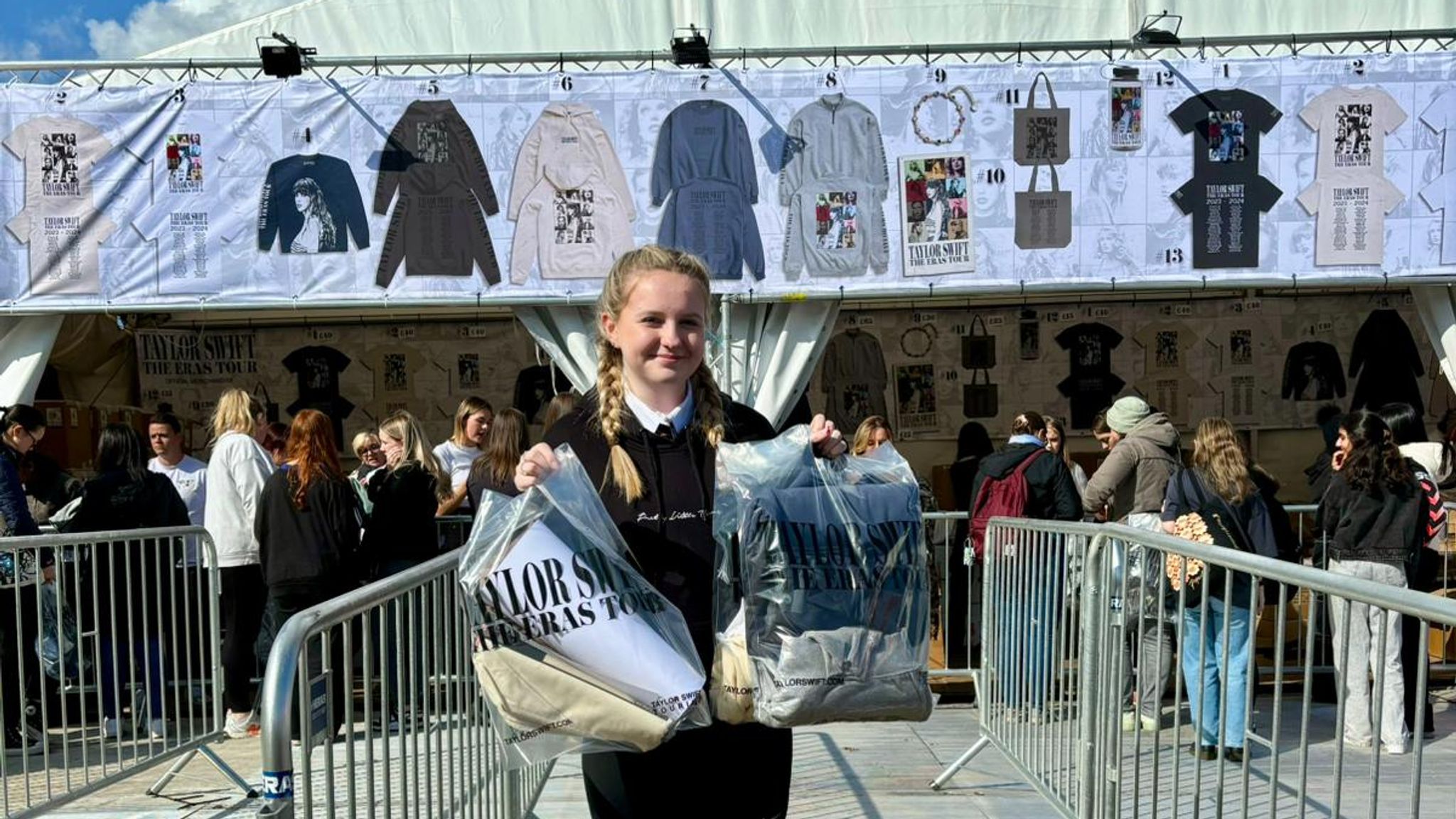 'I can't wait to breathe the same air'. Taylor Swift fans flock to
