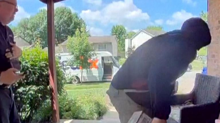 Porch thief steals package in Ohio