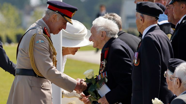 Charles III greets D-Day veteran Albert Keir, 98, during a commemorative ceremony marking the 80th anniversary of D-Day of the Second World War.  Photo: AP