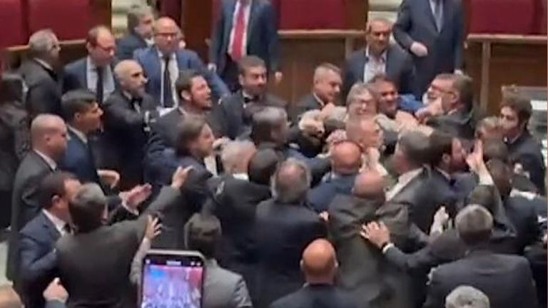 Fight breaks out in Italian parliament