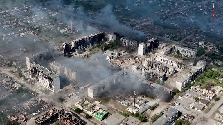 ハリコフ地方ヴォフチャンスクの被害を受けた財産。写真：リュット/ロイター