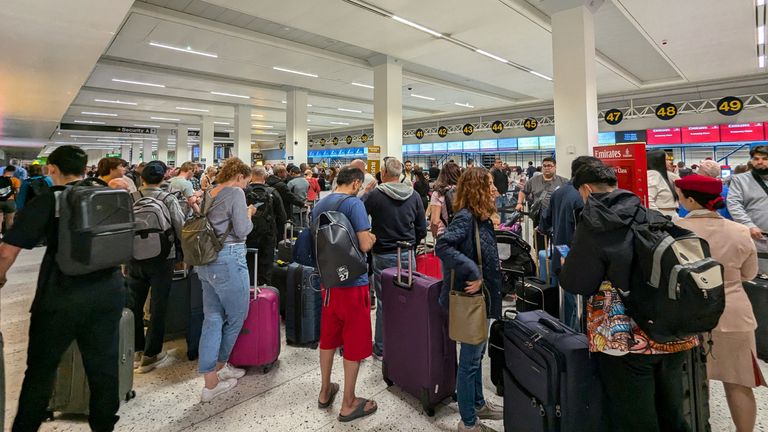 Queue of passengers at the airport after power cut.  Photo: Chris Shaw/Reuters