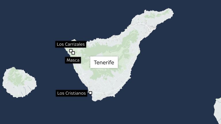 地图显示了杰伊·斯莱特最后已知的位置，包括特内里费岛、马斯卡岛、洛斯卡里萨莱斯岛（警方正在搜查）和洛斯克里斯蒂亚诺斯岛（杰伊的住所）