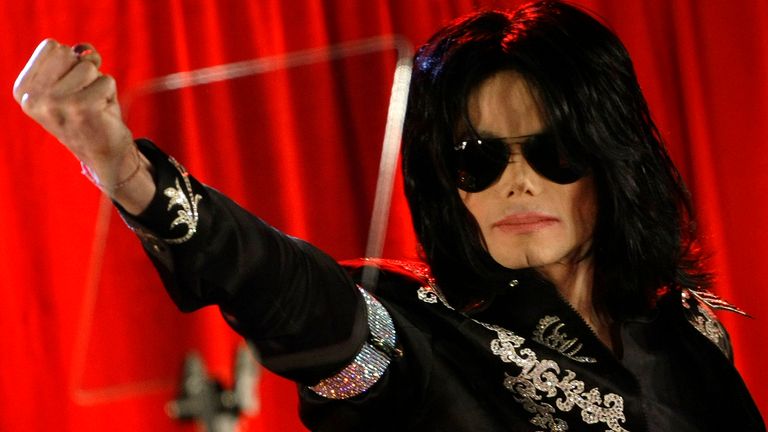 U.S. pop star Michael Jackson gestures during a news conference at the O2 Arena in London March 5, 2009. Jackson said he will hold a series of final concerts in Britain later in the year. REUTERS/Stefan Wermuth (BRITAIN)