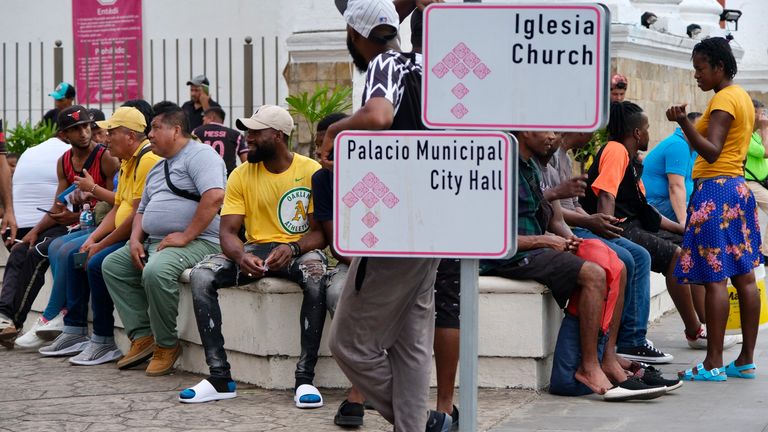 Migrants gathered at the park in Tapachula 