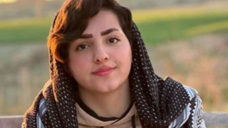 Ro'ya Muheidini, a 19-year-old Iraqi Kurd