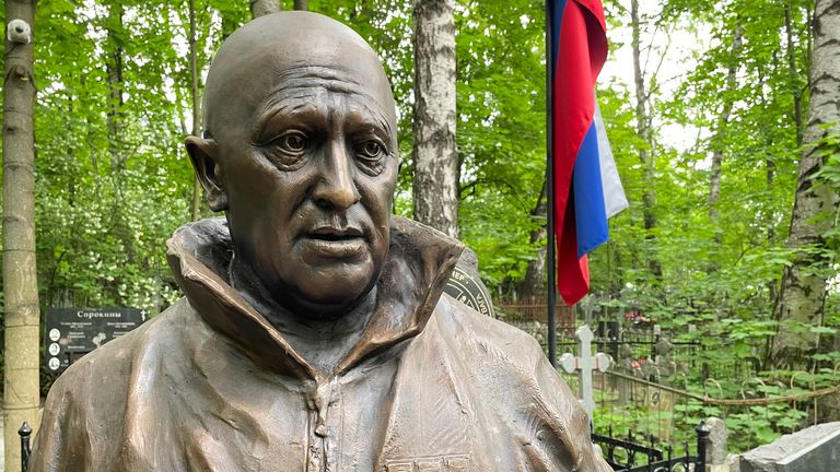 A statue of Yevgeny Prigozhin at his grave