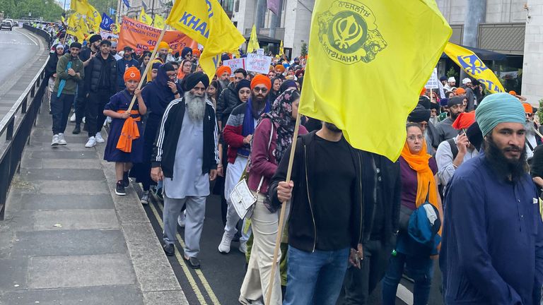 锡克教徒在伦敦抗议阿姆利则屠杀 40 周年
