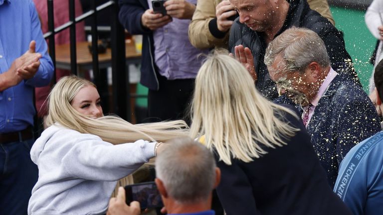 New Reform UK leader Nigel Farage had a milkshake thrown over him as he left the Moon and Starfish pub in Clacton. نايجل فاراج ,السياسي البريطاني العنصري يترشح لانتخابات 2024