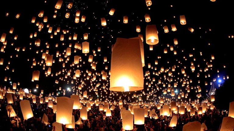 People release floating lanterns during the festival of Yee Peng in the northern capital of Chiang Mai, Thailand November 14, 2016. REUTERS/Athit Perawongmetha