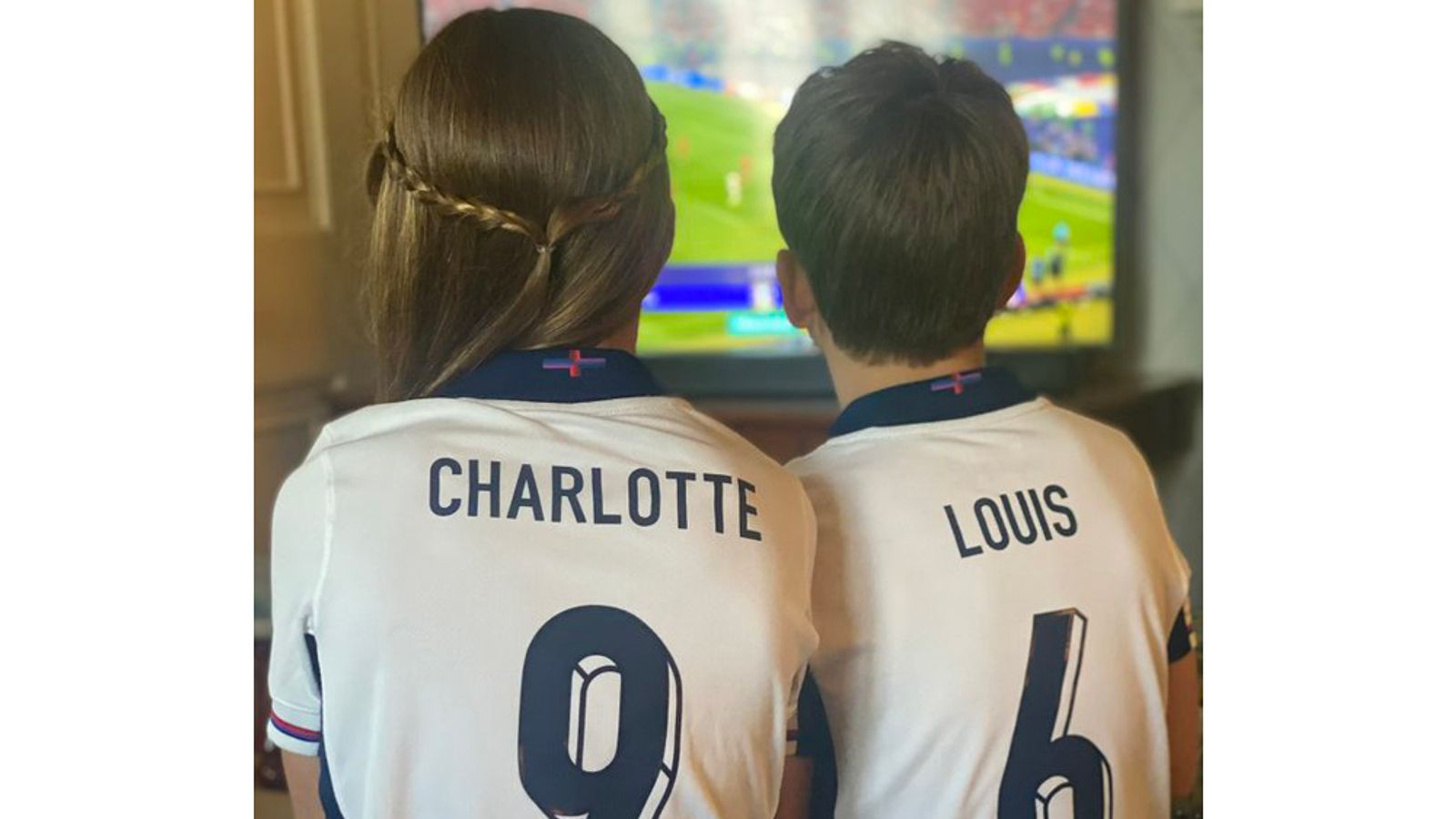 William und Kate posten ein Foto von Charlotte und Louis, die England im EM-Finale beobachten |  Britische Nachrichten