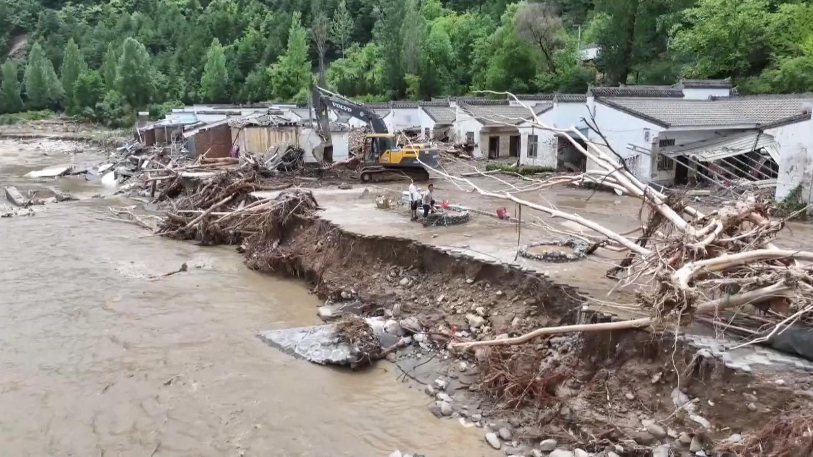 China: 11 dead and dozens missing after a bridge crumbles in flooding ...