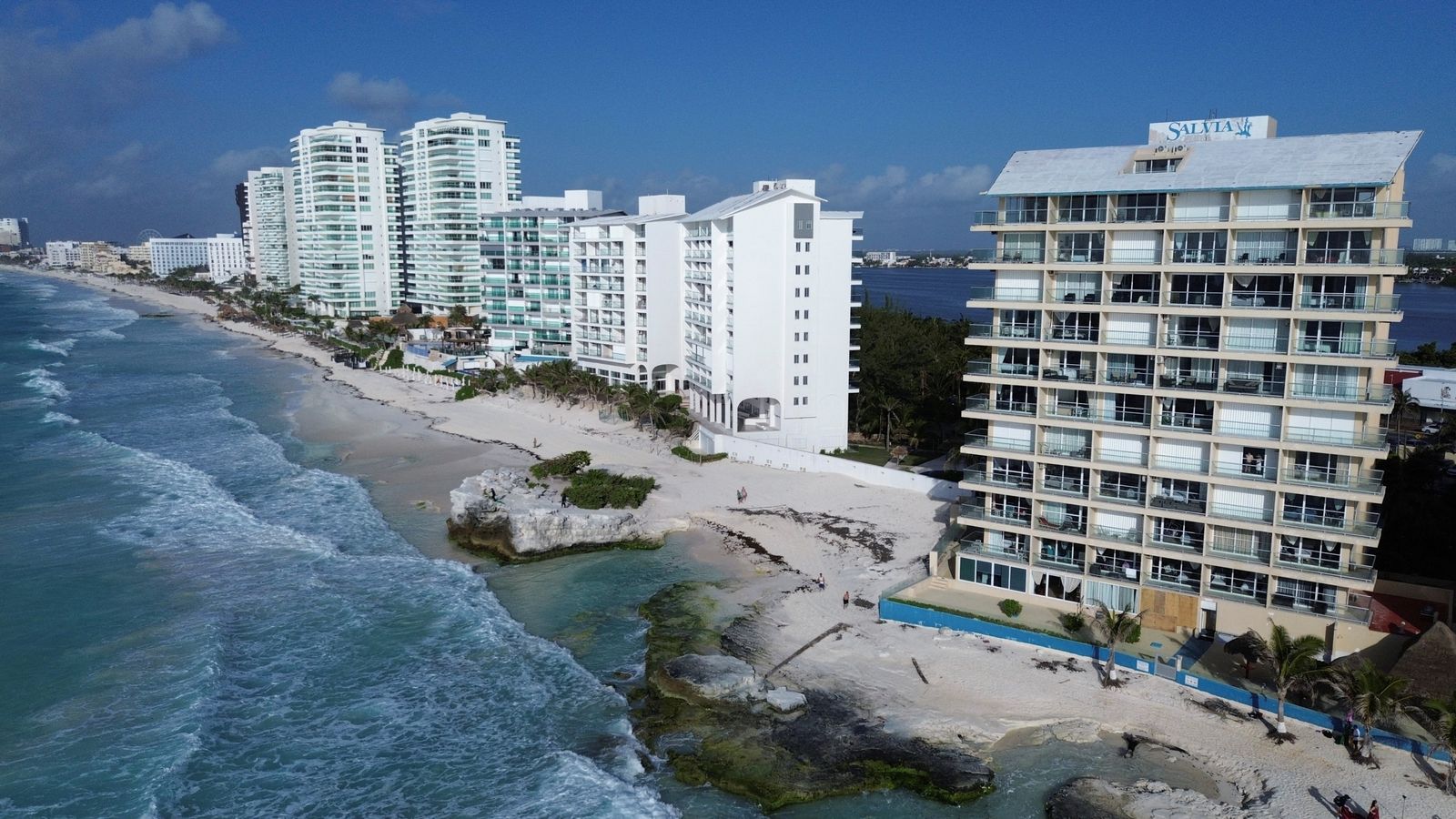 Hurricane Beryl Storm heads towards Cancun as Royal Navy sends aid