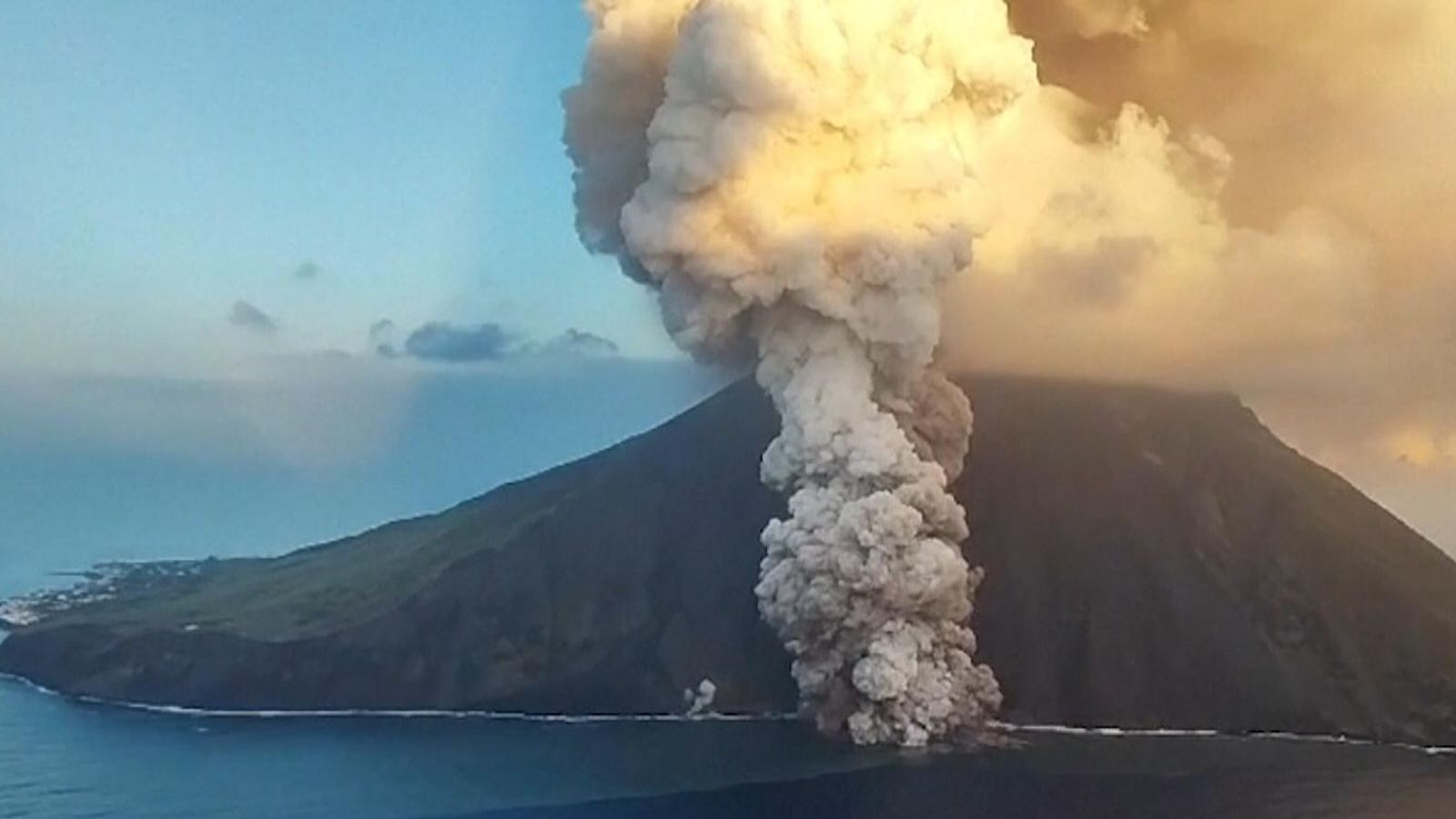 Italy's Stromboli Volcano Erupts Spilling Lava Into Sea | World News ...