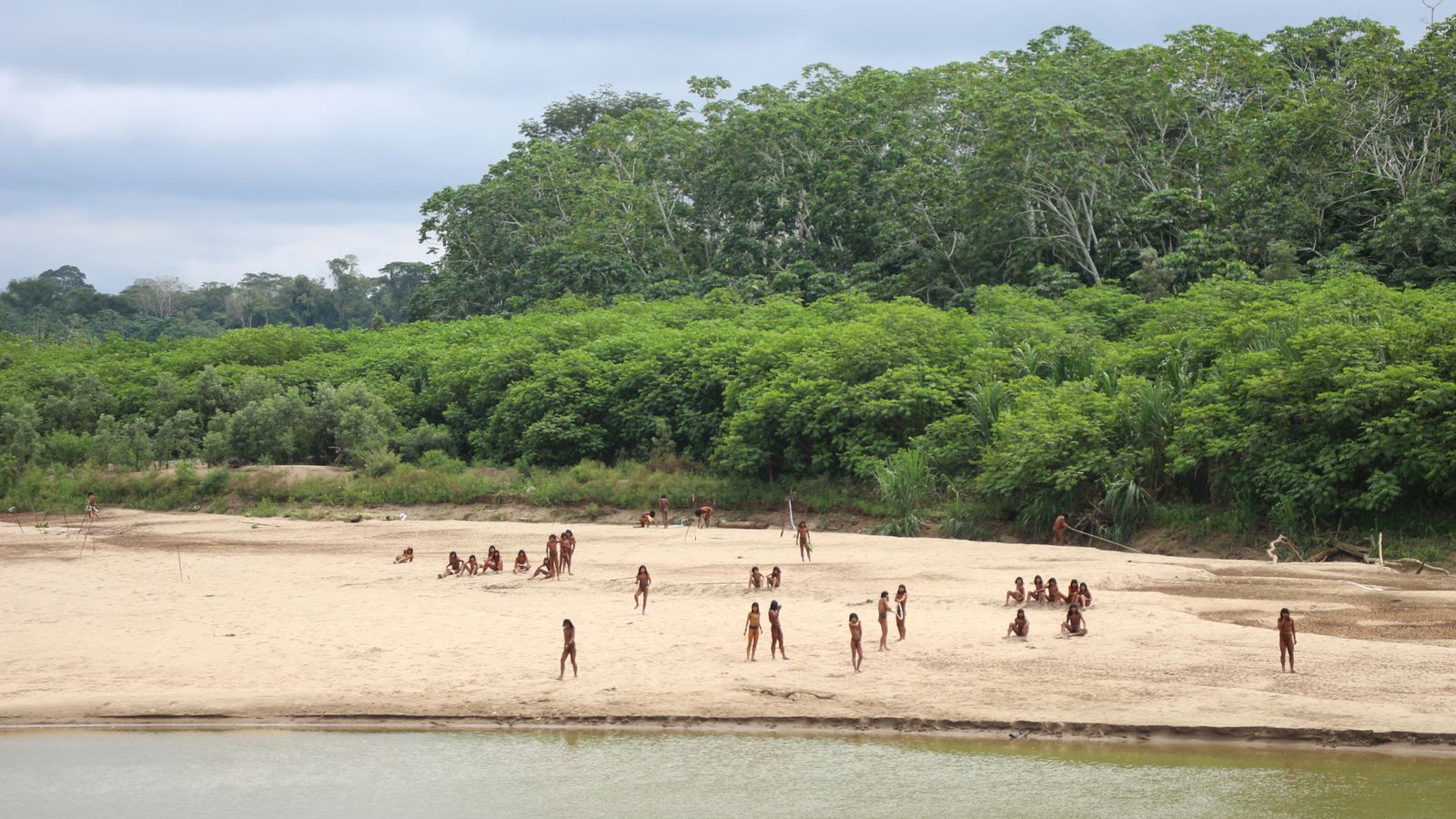 Peru: Two loggers killed in bow and arrow attack after ‘encroaching on land of uncontacted tribe’ in Amazon