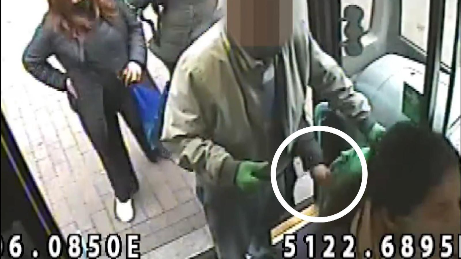 Police Warn Public About Pickpocket Thieves Stealing From Vulnerable