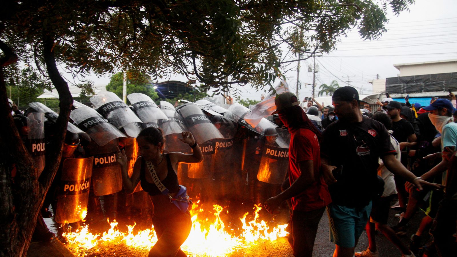 Venezuela: Protesters clash with police over disputed election result