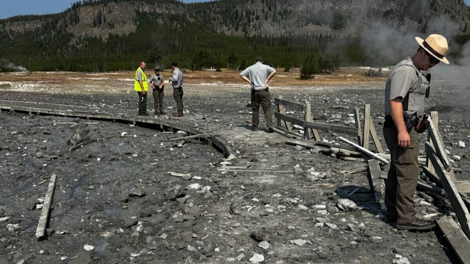 Explosion at Yellowstone National Park forces tourists to run for safety