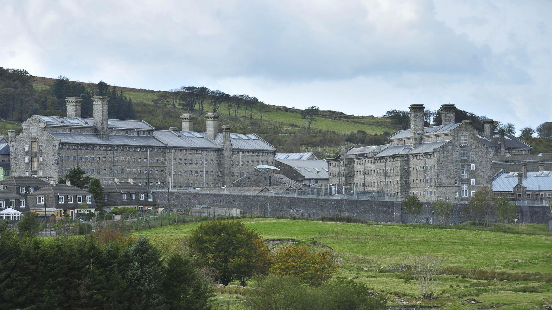 Prison to temporarily close after radioactive gas found in cells