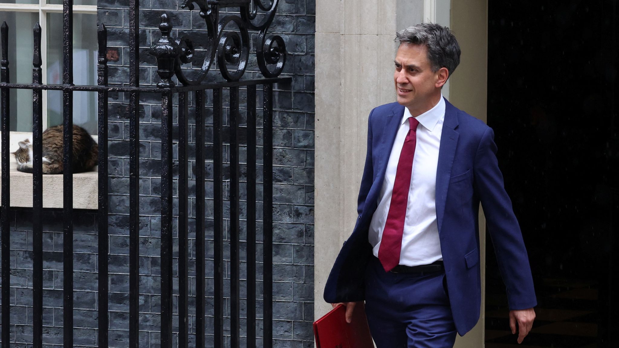 New PM Sir Keir Starmer tells first cabinet meeting after landslide ...