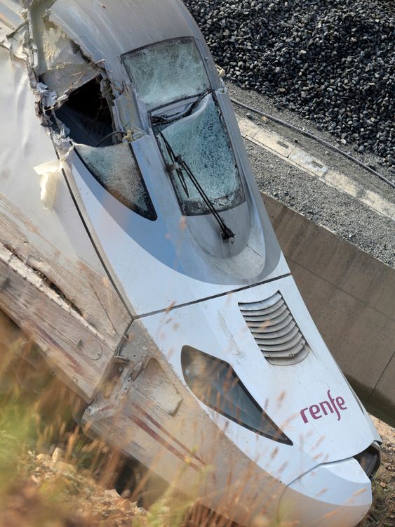 The train engine at the site of the crash in northwestern Spain on 26 July 2013. Pic: Reuters