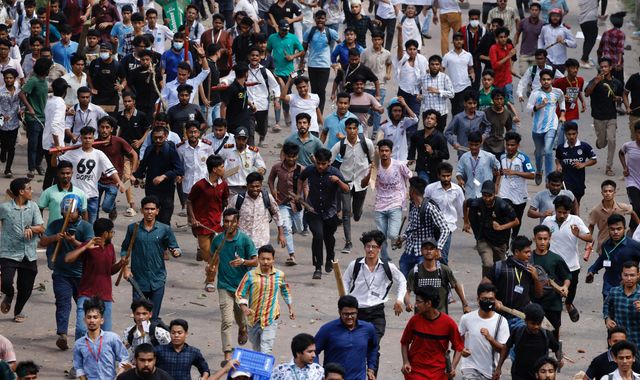 Bangladesh: Dozens Injured In Violent Clashes Over Jobs Reserved For 