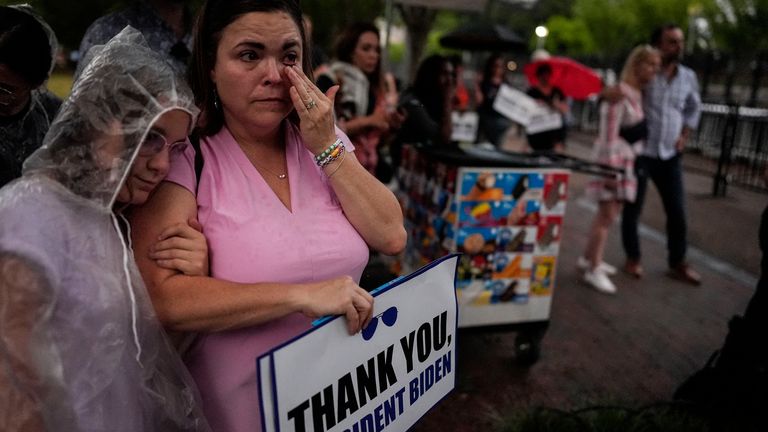 People cry as they listen to President Biden address the nation for the first time since announcing his decision to resign.  Photo: AP 